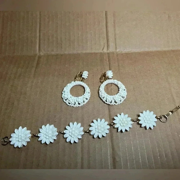 Vintage Boho Bracelet & Clip-on Earring Set-Excellent Condition. - Picture 8 of 9